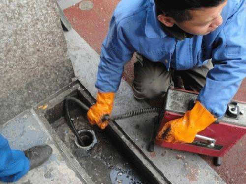 杨林街道疏通下水道